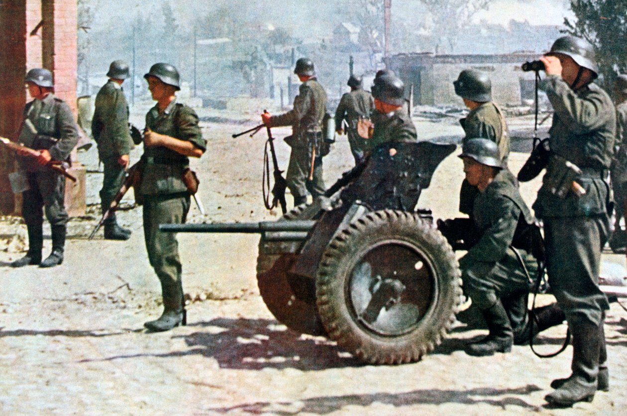 مشاة ألمانية مع مدفعية مجال خفيفة ، روسيا ، 1943 بواسطة غير معروف