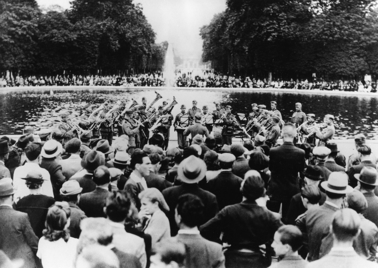 الحفل العسكري الألماني في حديقة التويلري ، باريس ، 15 أغسطس 1940 بواسطة غير معروف