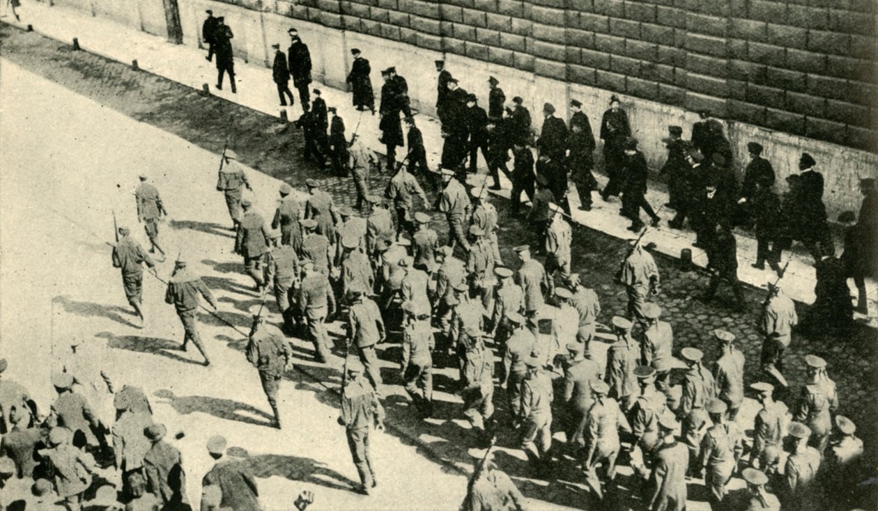 السجناء الألمان من SMS Magdeburg في بتروغراد ، روسيا ... أغسطس 1914 ، c1920. بواسطة غير معروف