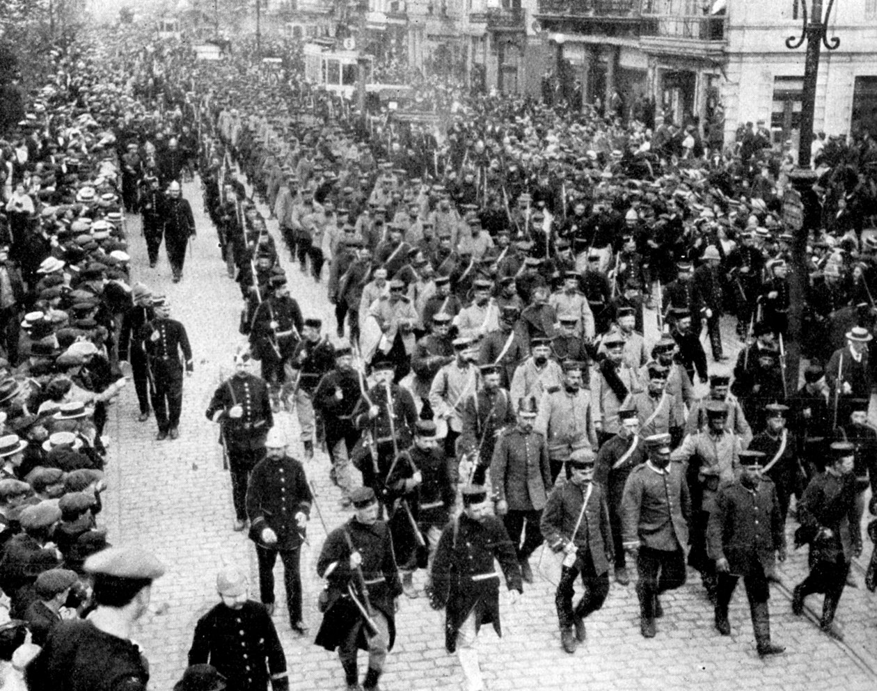 القوات الألمانية كسجناء في أنتويرب ، بلجيكا ، الحرب العالمية الأولى ، 1914 بواسطة غير معروف
