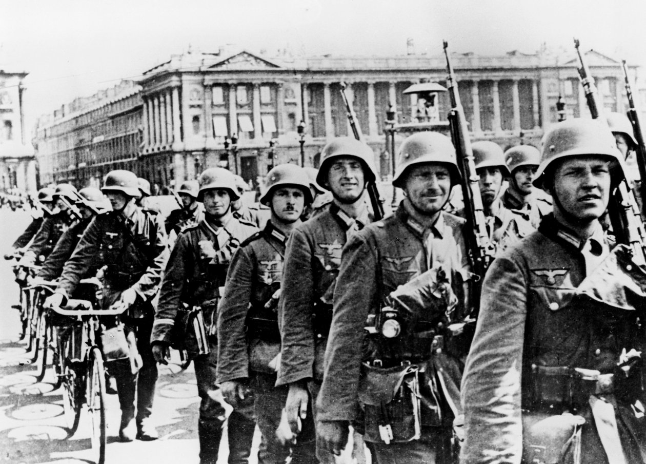 القوات الألمانية تسير عبر باريس ، 17 يونيو 1940 بواسطة غير معروف