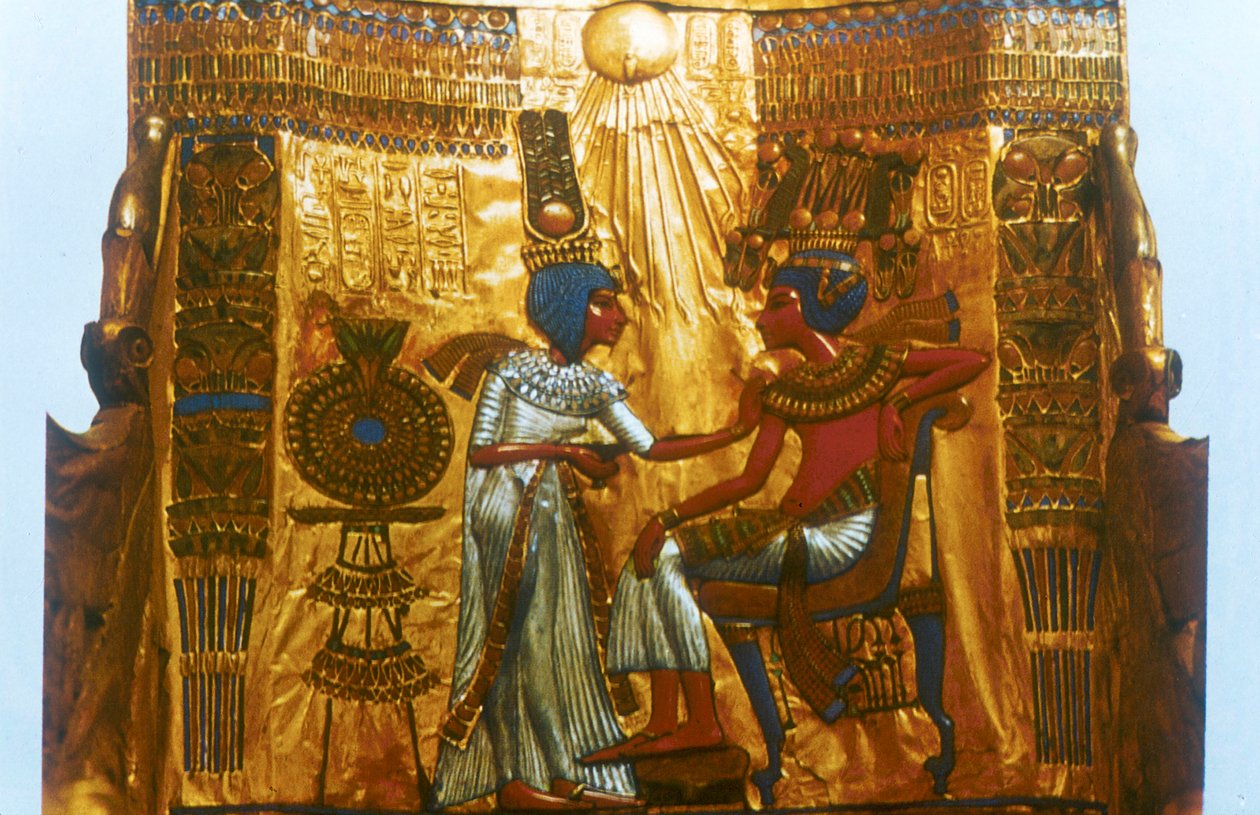 العرش الذهبي لتوت عنخ آمون ، مصر القديمة ، الأسرة الثامنة عشر ، المملكة الحديثة ، القرن الرابع عشر قبل الميلاد بواسطة غير معروف