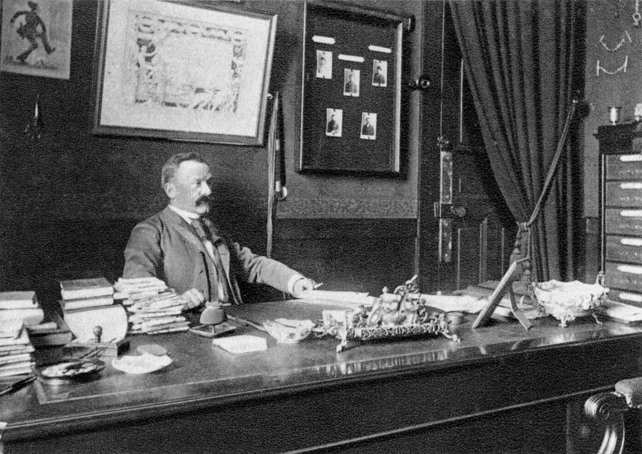 كراون ، 1895 بواسطة غير معروف