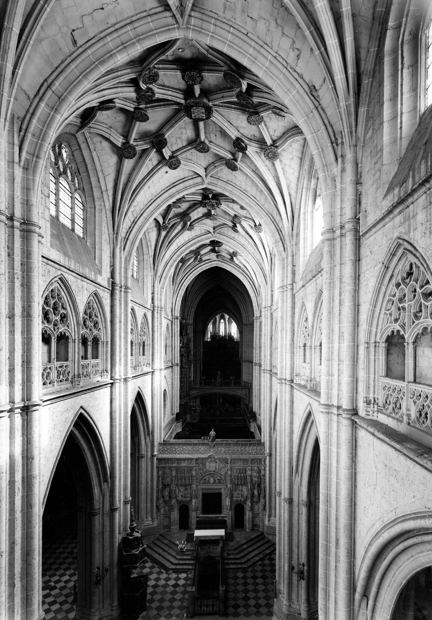 العمارة القوطية: منظر صحن الكنيسة من التريفوريوم. 1321-1504 Cathédrale de Saint Antolin، Palencia، Spain بواسطة غير معروف