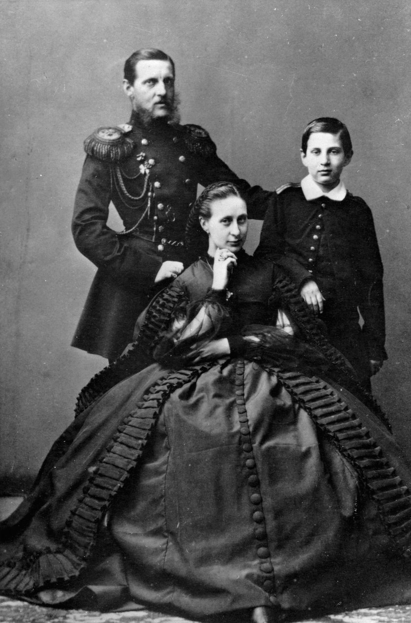 جراند دوق كونستانتين نيكولايفيتش من روسيا مع زوجته وأحد أبنائهم ، 1860 بواسطة غير معروف