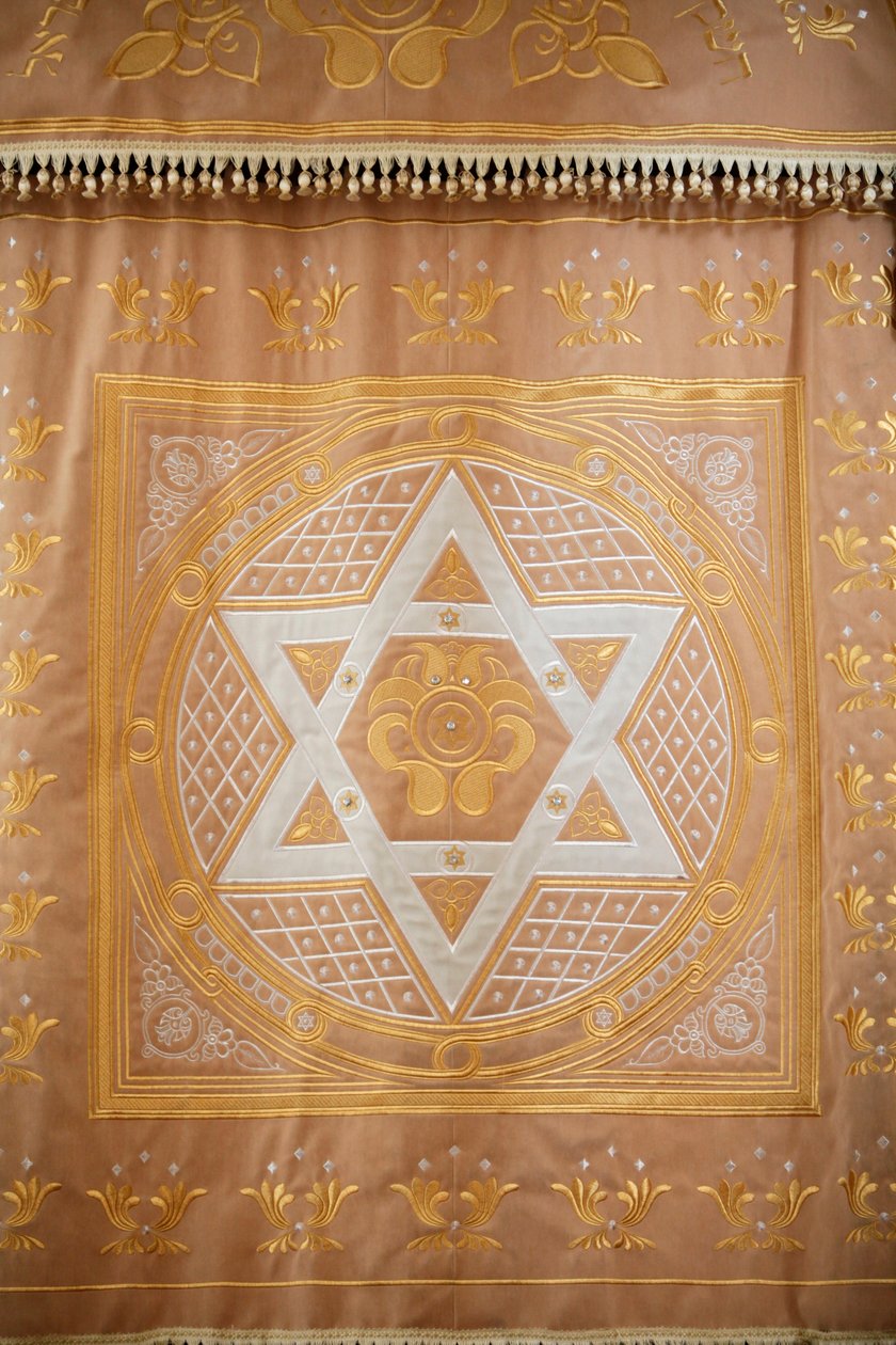 كنيس كورالي كبير. كنيس التابوت المقدس ستار بنجمة داود. سانت بطرسبرغ روسيا بواسطة غير معروف