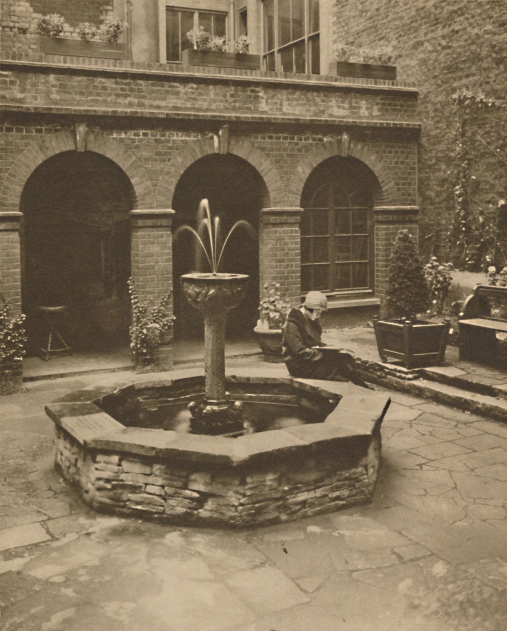مقبرة القديس إيثيلبورجا ، بيشوبجيت ، مكان للراحة ، c1935. بواسطة غير معروف