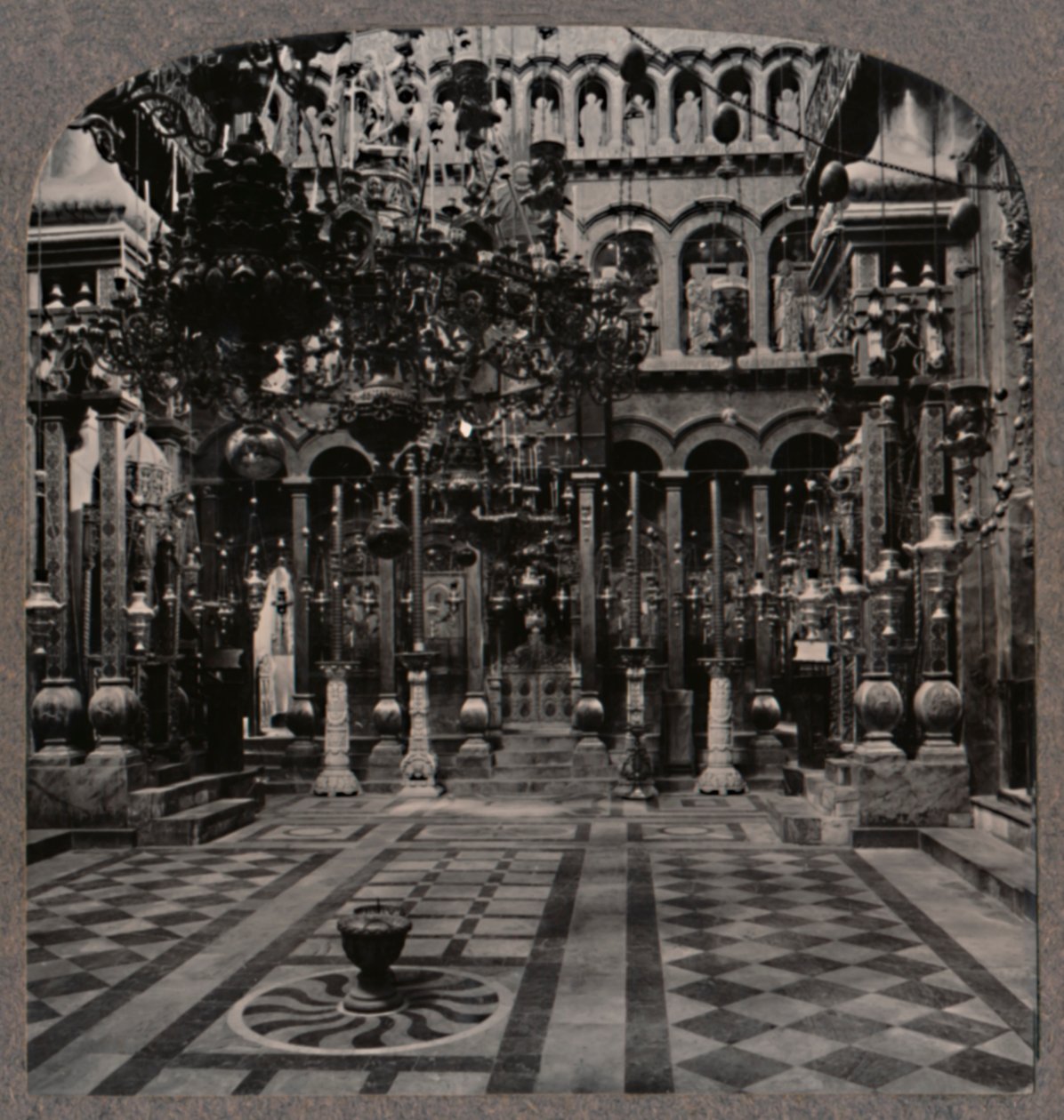 الكاتدرائية اليونانية في كنيسة القيامة ، القدس ، c1900 بواسطة غير معروف