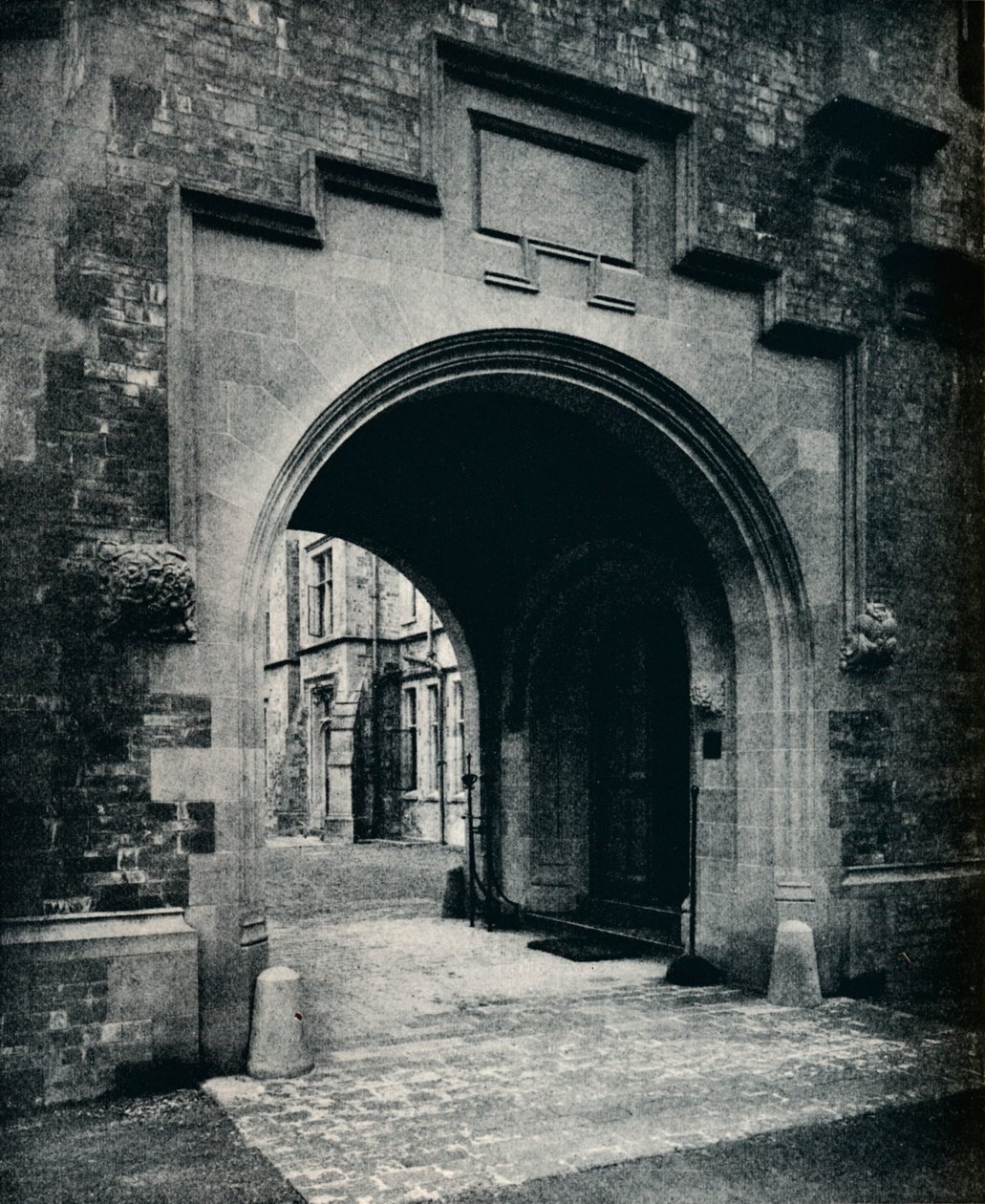قاعة جريزيدال ، لانكشاير: Archway in Tower to Porte-Cochere ، c1911 بواسطة غير معروف