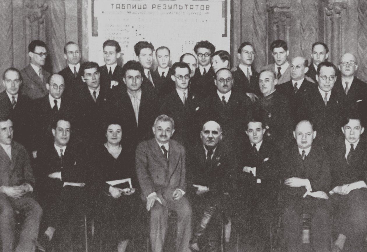 صورة جماعية للمشاركين في بطولة الشطرنج الدولية الثانية ، موسكو 1935 ، 1935 بواسطة غير معروف