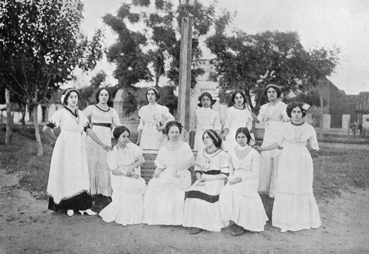 مجموعة نساء باراغواي ، كارابيجوا ، باراغواي ، 1911 بواسطة غير معروف