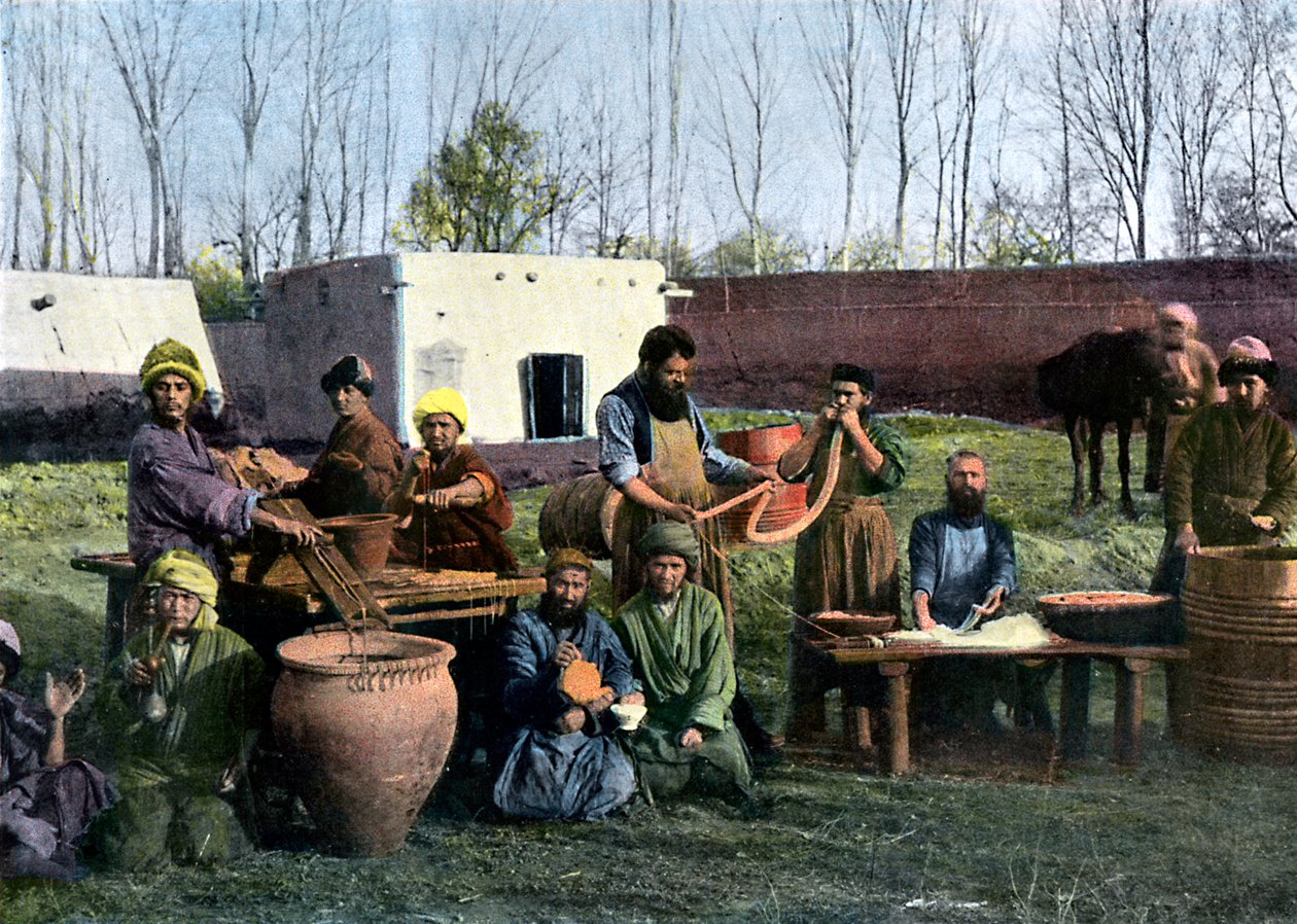 أعمال تضميد الأمعاء ، بخارى ، أوزبكستان ، c1890 بواسطة غير معروف