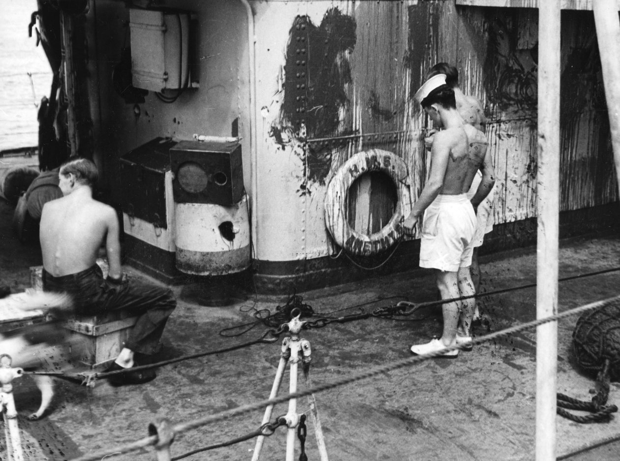 HMS Amethyst ، بعد العمل على نهر اليانغتسي ، 20 أبريل 1949 بواسطة غير معروف