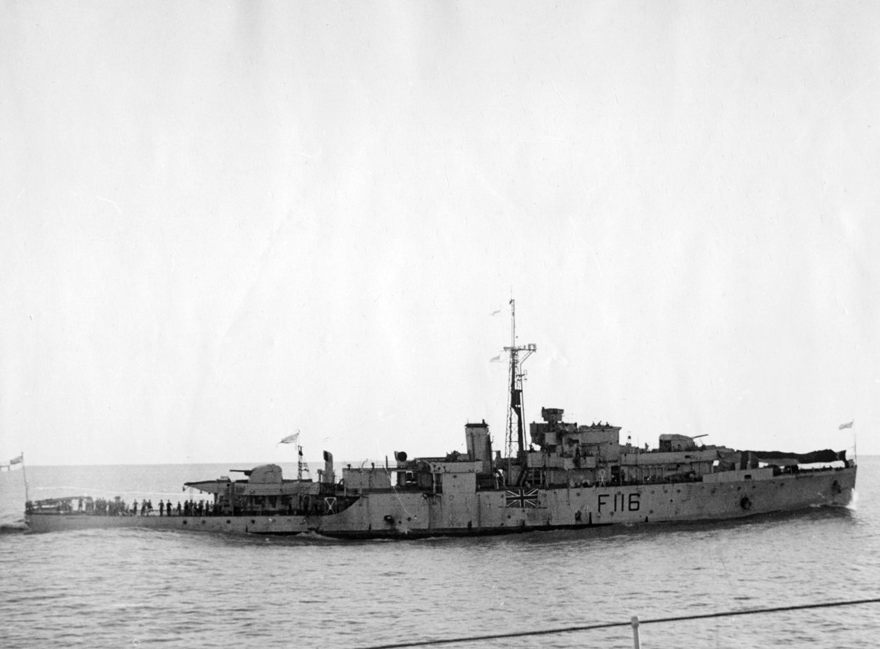 HMS Amethyst ، بعد العمل على نهر اليانغتسي ، 20 أبريل 1949 بواسطة غير معروف