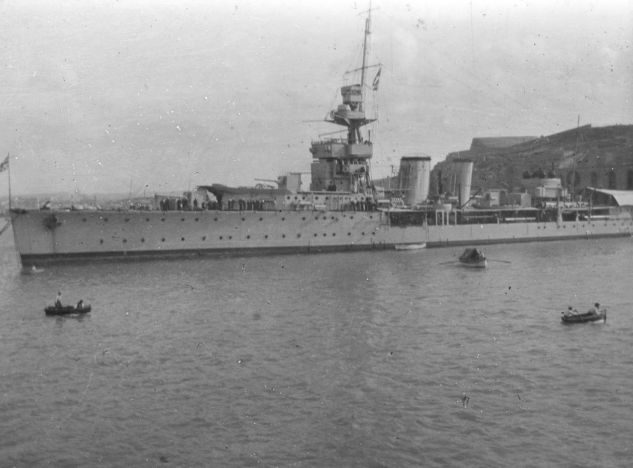 HMS كارديف ، طراد خفيف من الفئة C البريطانية ، مالطا ، c1920s بواسطة غير معروف