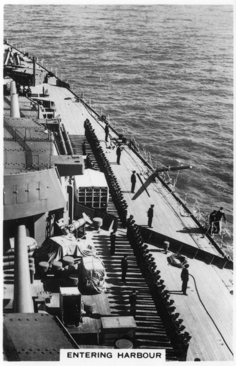 دخول HMS Nelson الميناء في بورتسموث ، 1937 بواسطة غير معروف