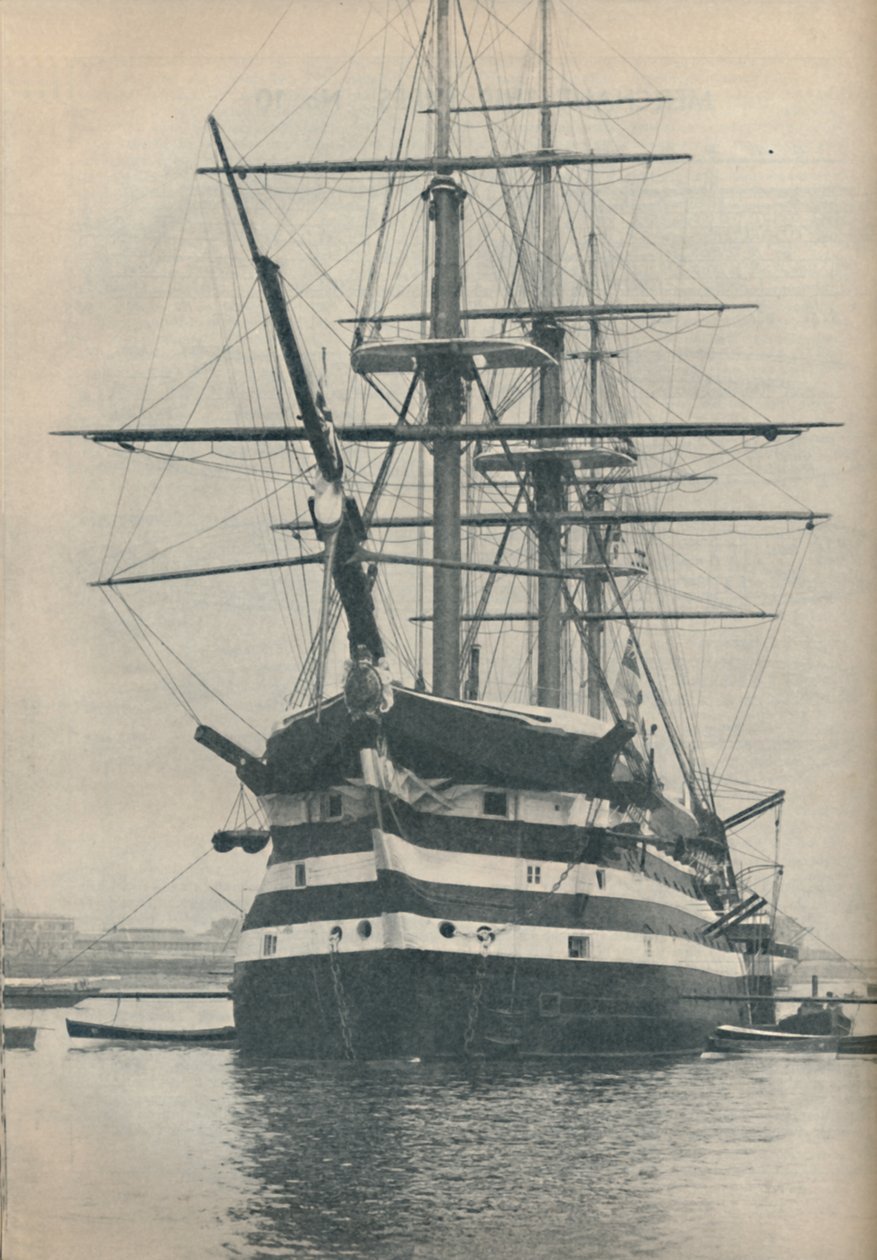 HMS Victory قبل أن يتم إزالتها إلى الحوض الجاف في عام 1922 ، 1936 بواسطة غير معروف