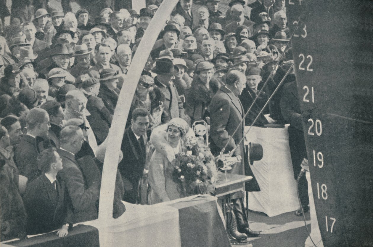 صاحب السمو الملكي دوقة يورك مع دوق يورك ، بإطلاق ستراثمور في 4 أبريل 1935 ، 1936 بواسطة غير معروف