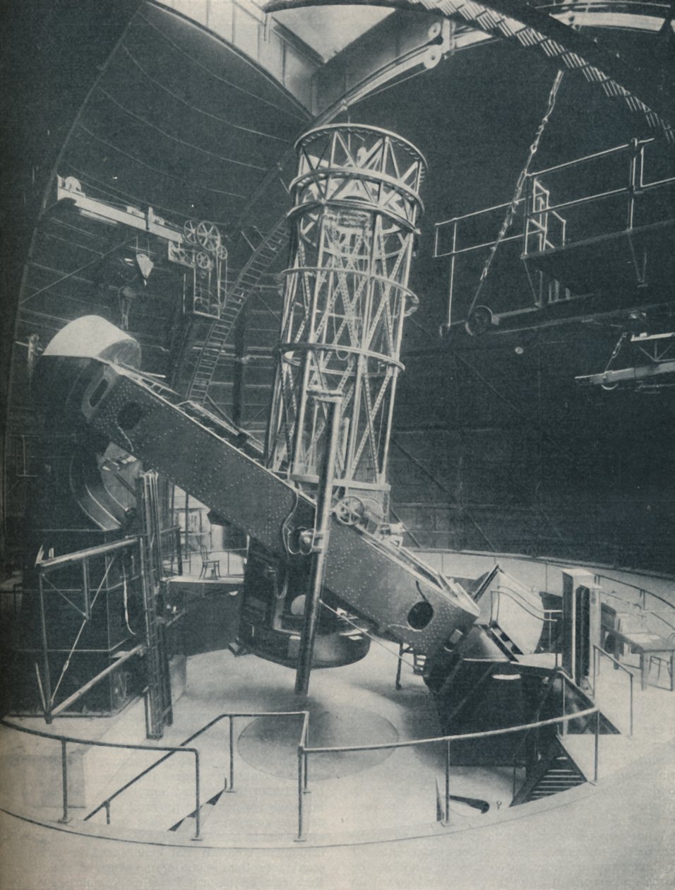 جولة مغطاة بالصلب والخرسانة ، عاكس 100 بوصة ، c1935 بواسطة غير معروف