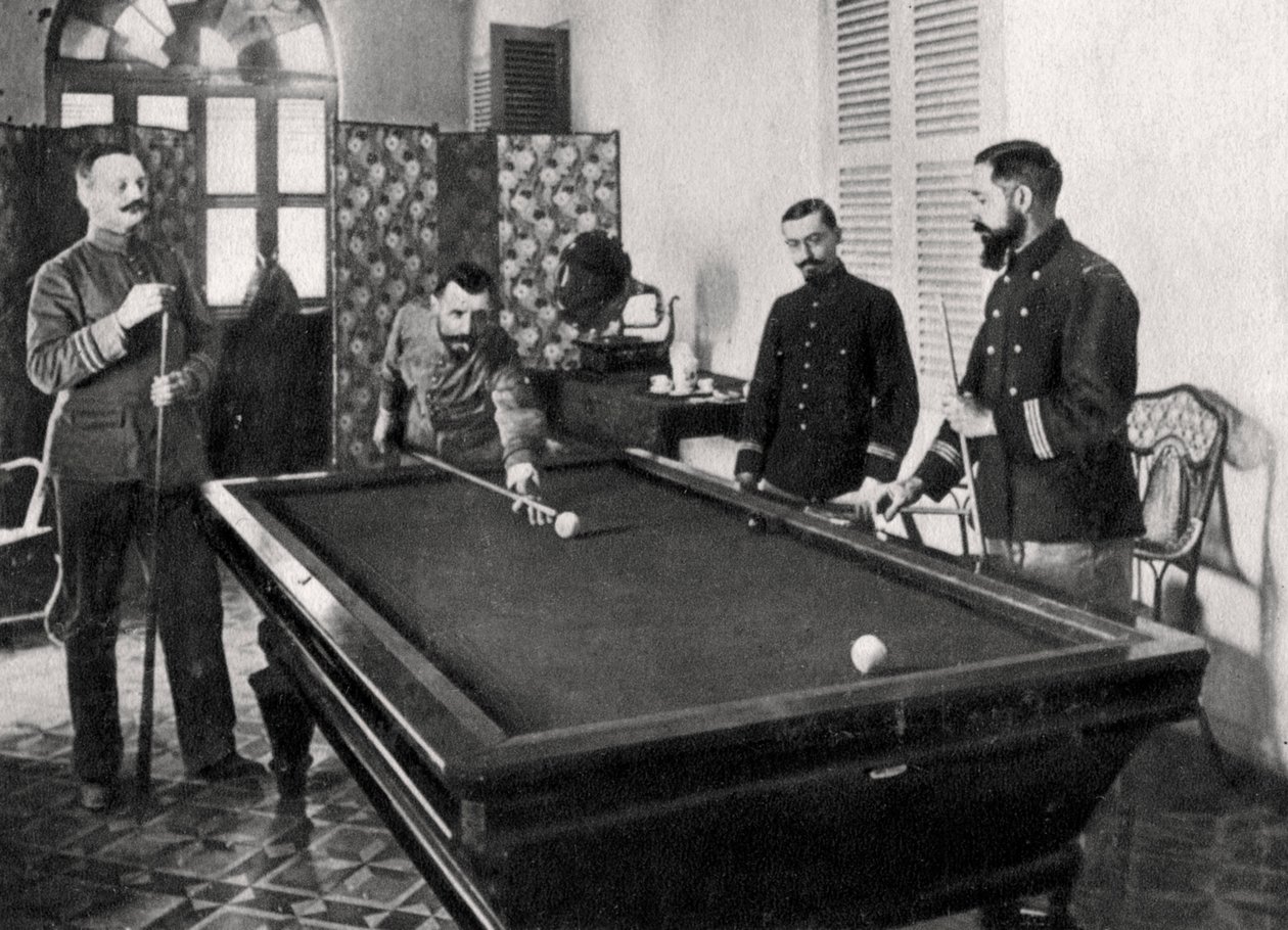 هنري غورو ، جندي فرنسي ، يلعب البلياردو ، 1895 بواسطة غير معروف