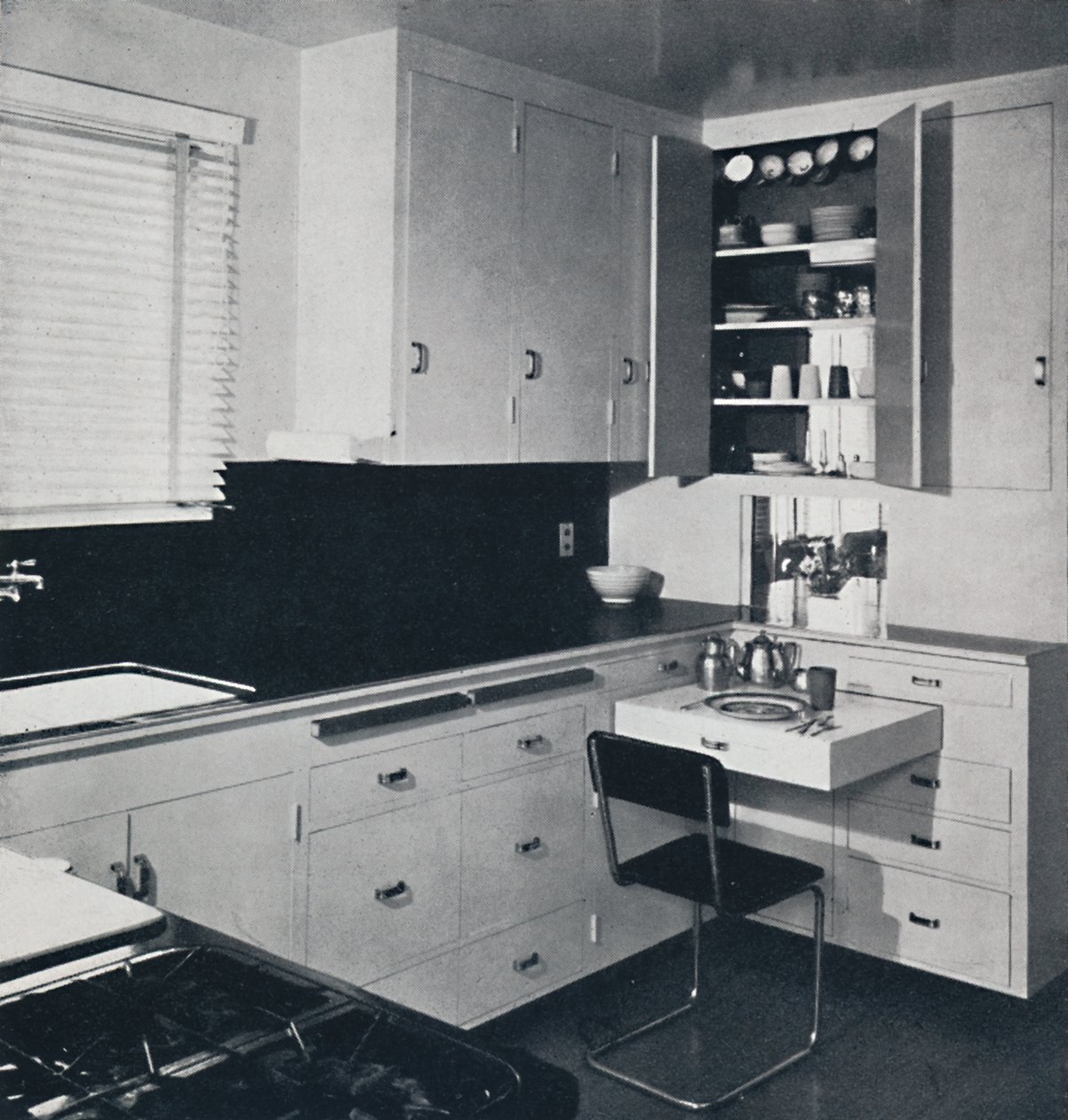 Honor Easton - The Kitchen In the House of Dr. Ian Campebell، 1940 بواسطة غير معروف