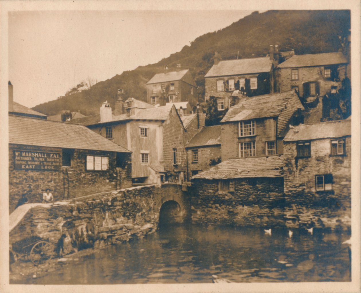 البيت على الدعائم - Polperro ، 1927 بواسطة غير معروف