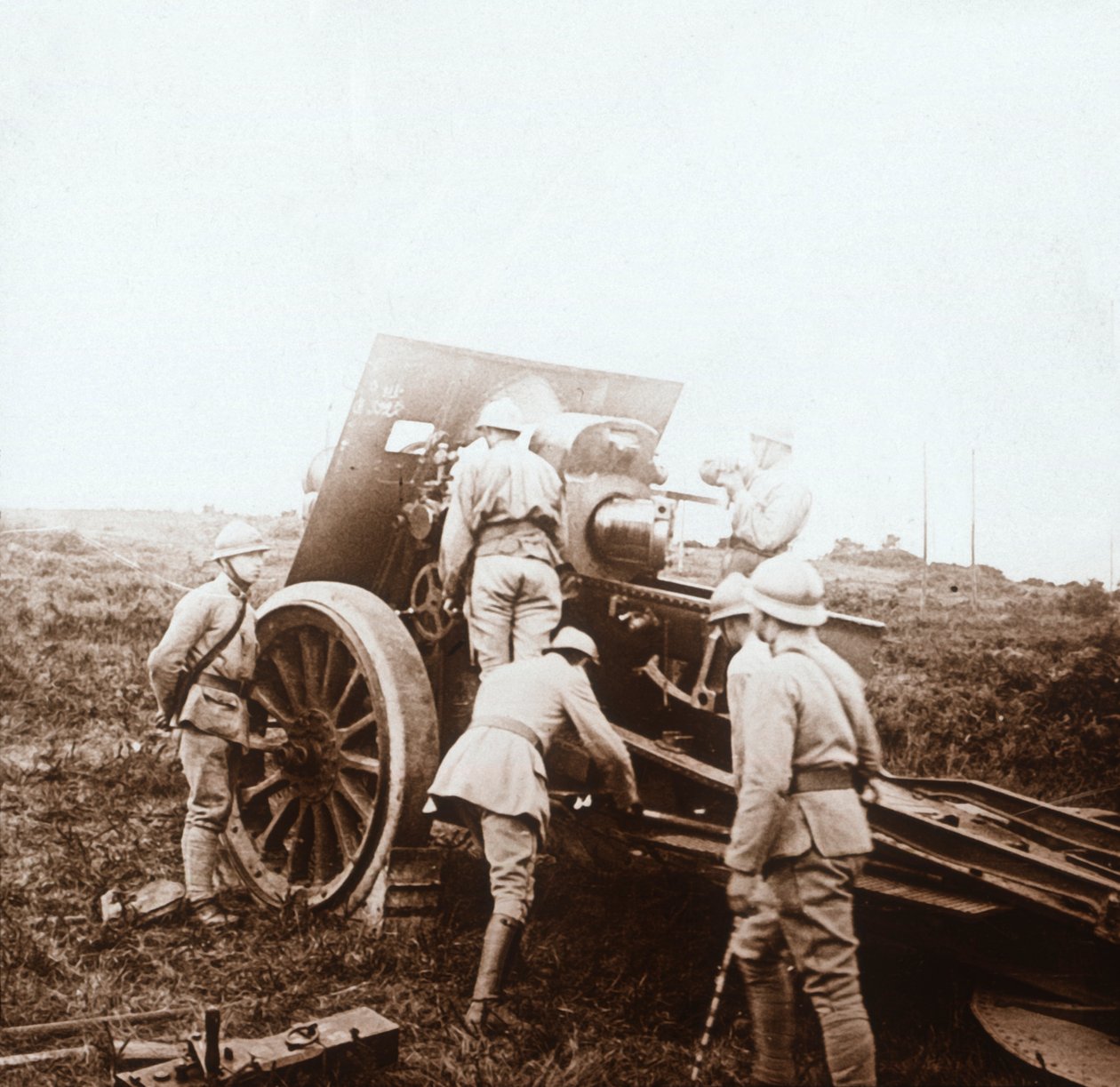 بطارية Howitzer ، c1914-c1918 بواسطة غير معروف