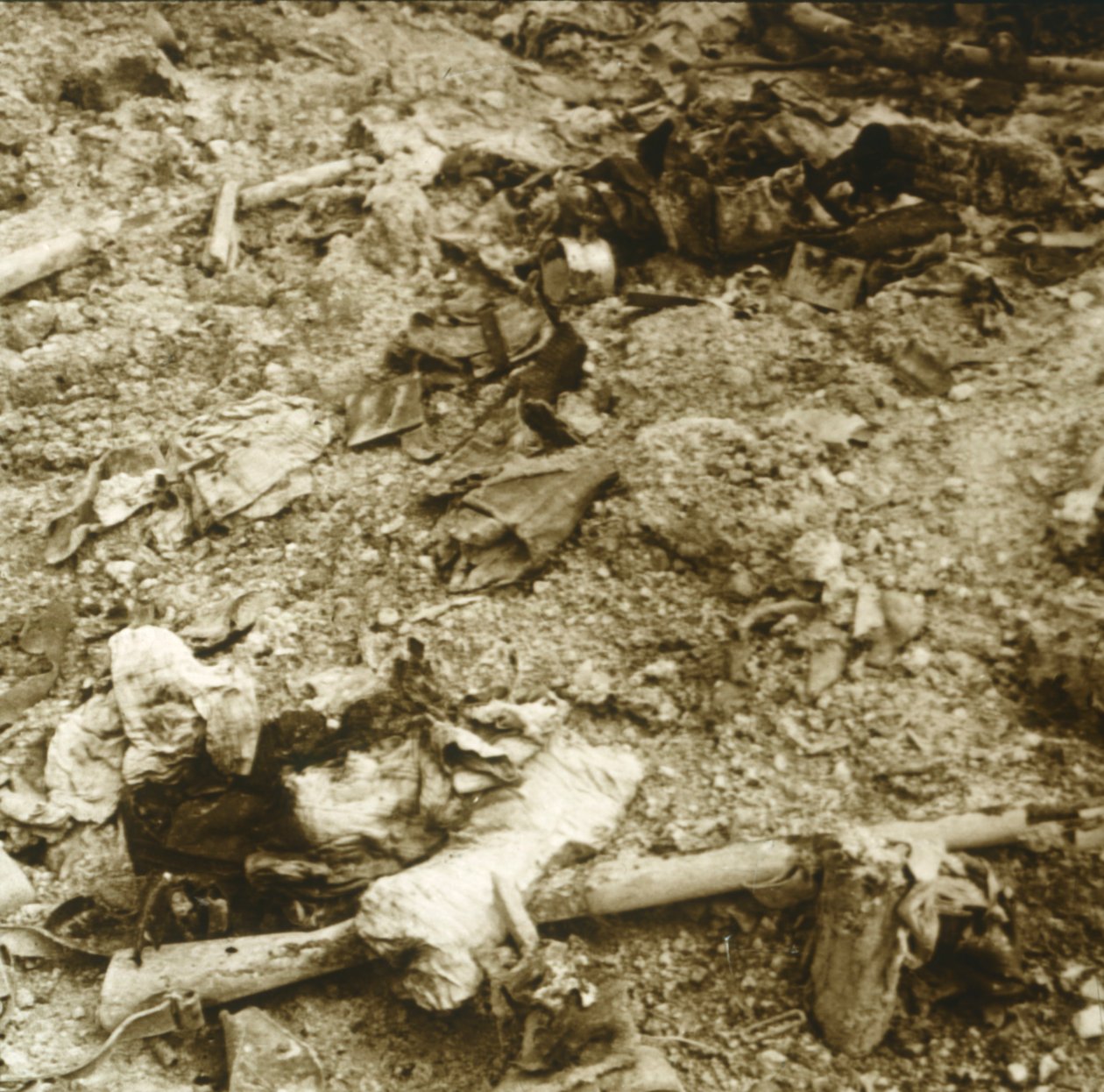بقايا بشرية ، فردان ، شمال فرنسا ، c1914-c1918 بواسطة غير معروف