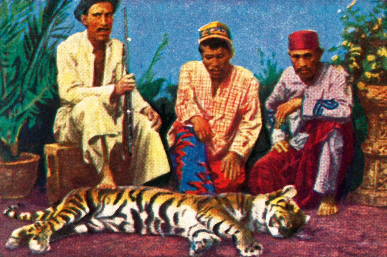 الصيادون مع النمر الميت في سومطرة ، c1928. بواسطة غير معروف