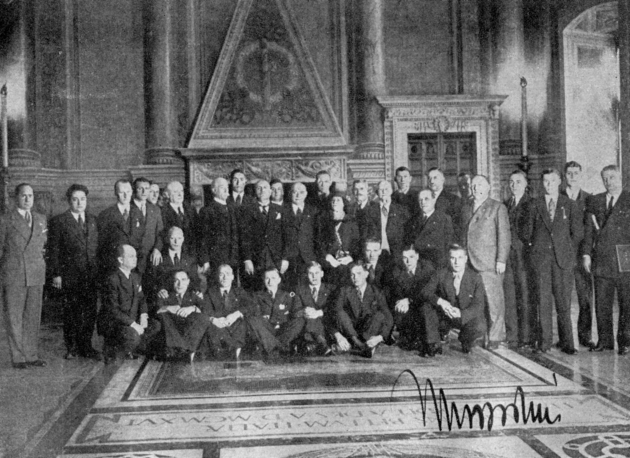 يطرح Il Duce ، جولة FA ، Palazzo di Venezia ، روما ، إيطاليا ، 1933 بواسطة غير معروف