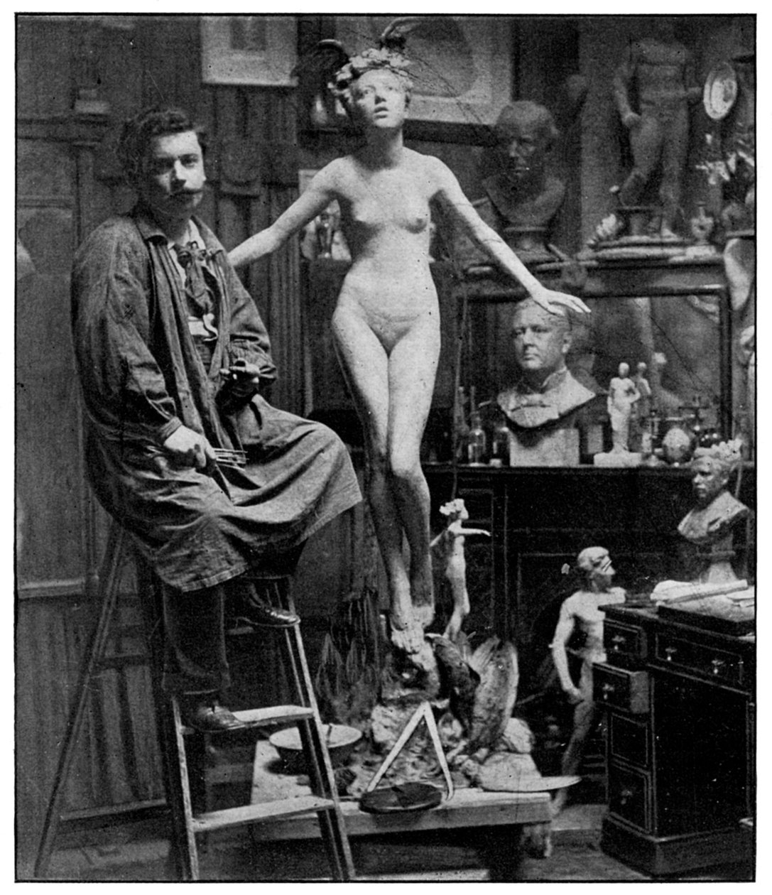 في السيد Lucchesis Studio ، لندن ، 1899 بواسطة غير معروف