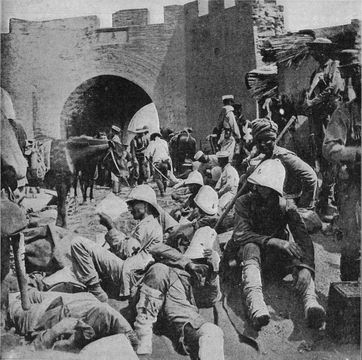 في Flowery Land - جرح الحلفاء عند بوابة الطين ، Tientsin ، 1900 بواسطة غير معروف