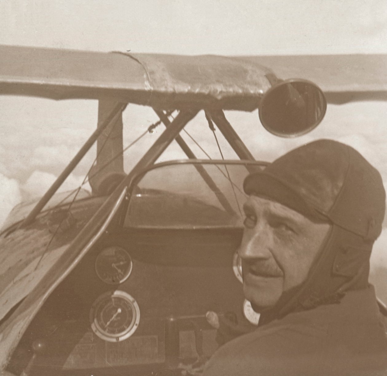 في السحب على ارتفاع 1200 متر ، c1914-c1918 بواسطة غير معروف