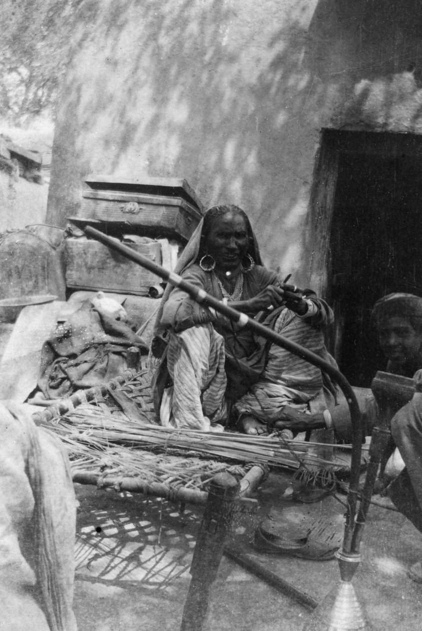 امرأة هندية من الطبقة الدنيا ، هوشيرا ، 1917 بواسطة غير معروف