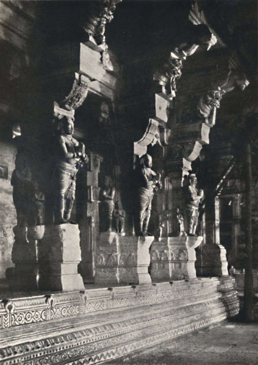 داخل معبد هندوسي ، سيلان ، 1926 بواسطة غير معروف
