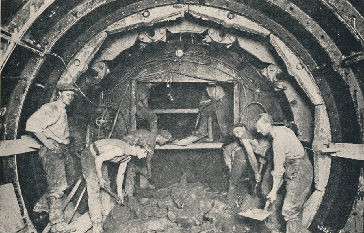 داخل Greathead Tunneling Shield ، 1926 بواسطة غير معروف