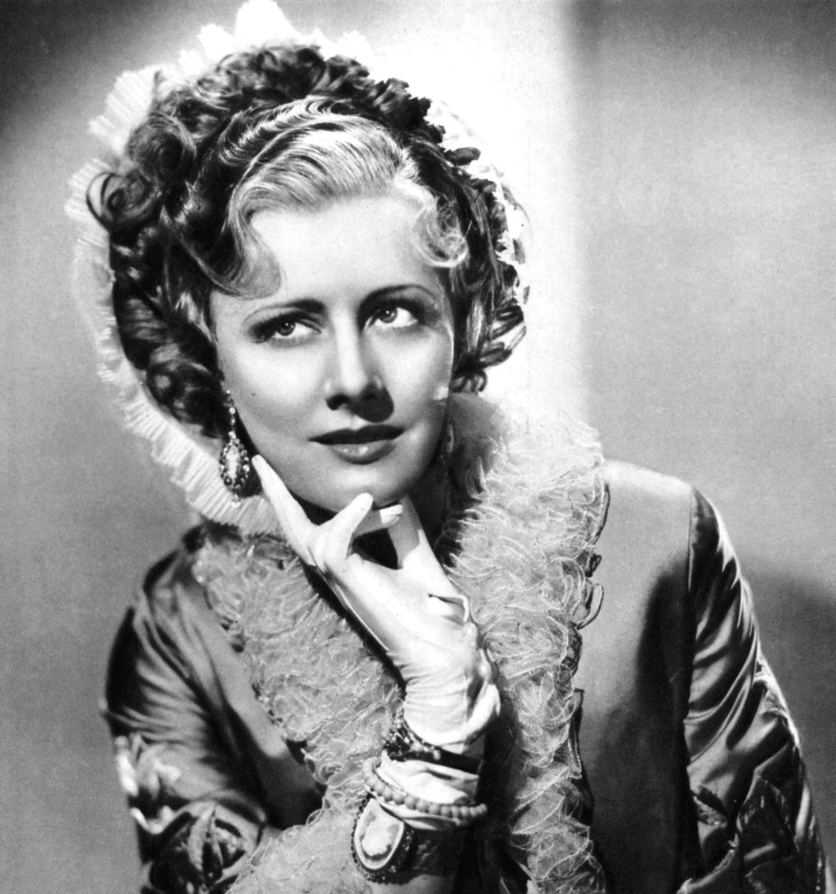 إيرين دن ، ممثلة ومغنية فيلم أمريكية ، 1934-1935 بواسطة غير معروف