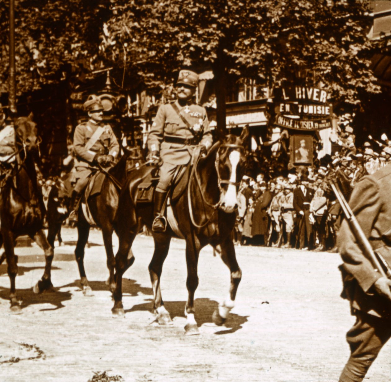 الضباط الإيطاليون خلال موكب النصر ، 1918 بواسطة غير معروف