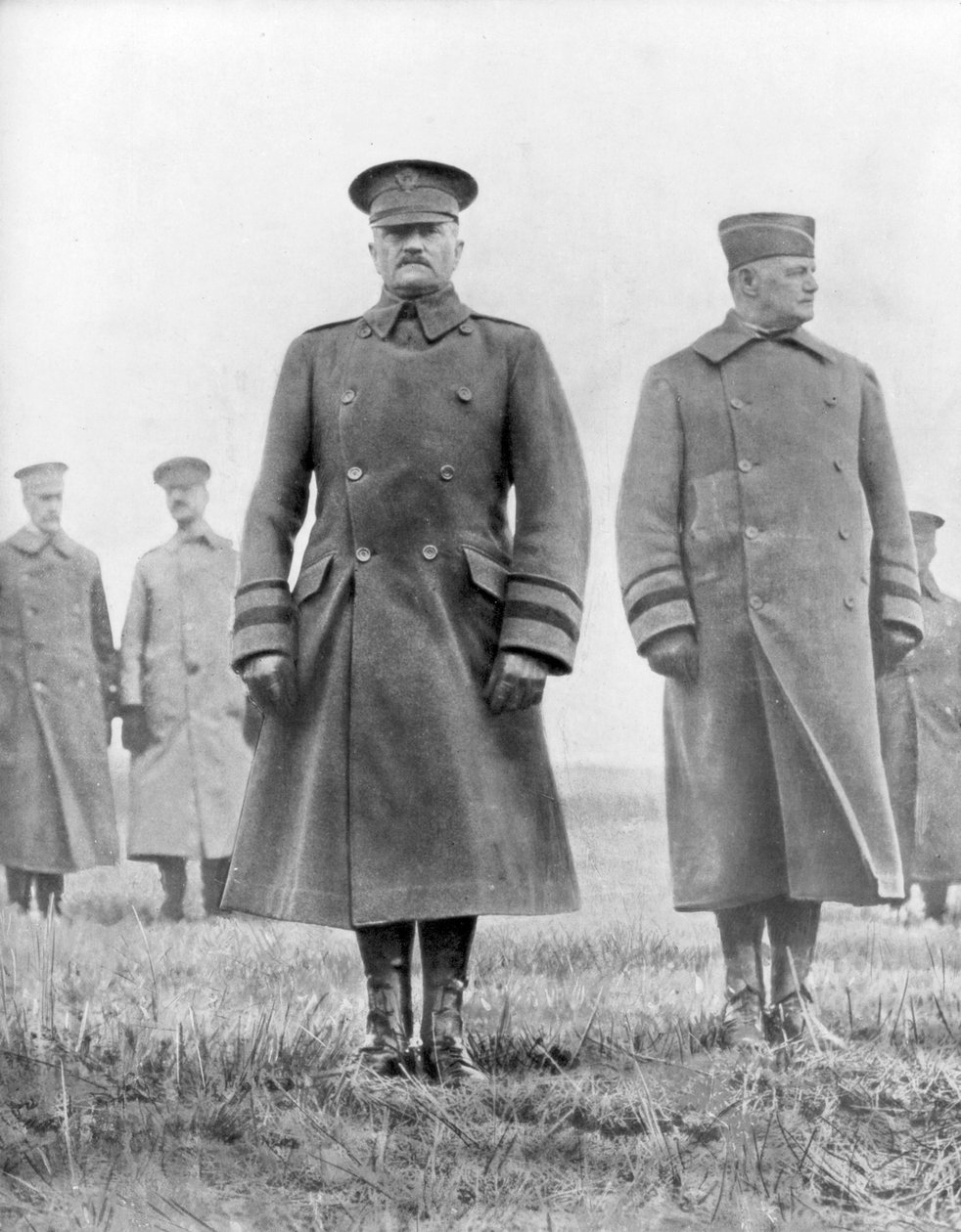 جون بيرشينج وهنتر ليجيت ، جنرالات الحرب العالمية الأولى الأمريكية ، مارس 1918 بواسطة غير معروف