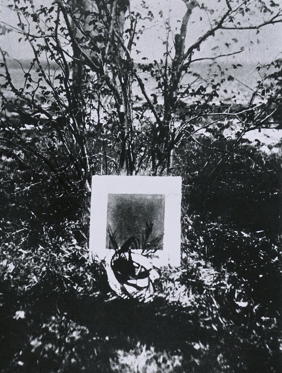 Kazimir Malevichs Grave at Nemchinovka بواسطة غير معروف