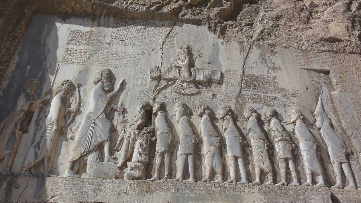 King Darius I. and prisoners, 521 BC بواسطة غير معروف