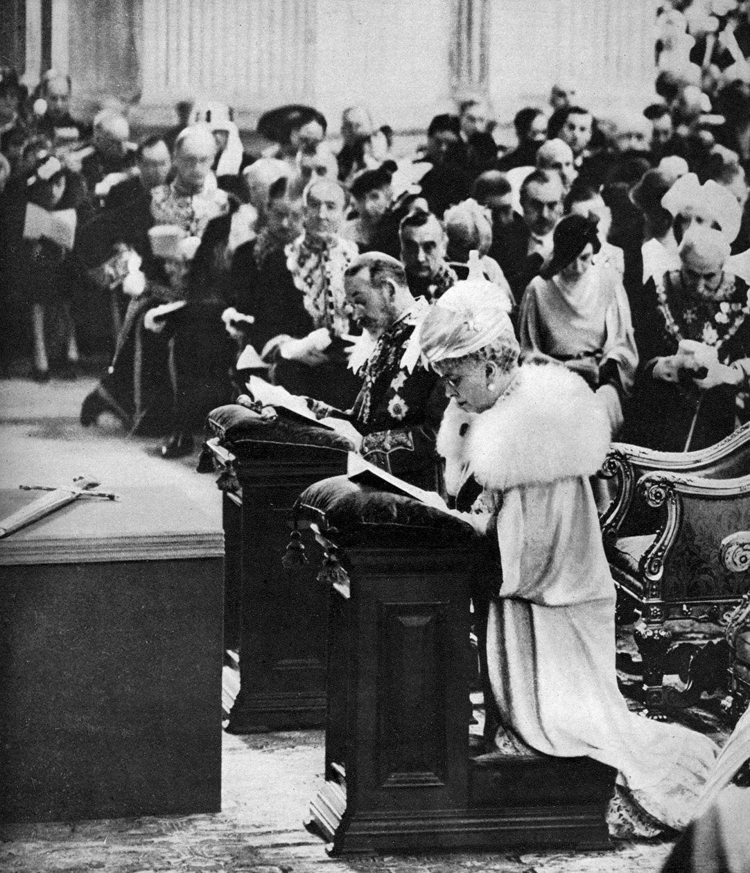 الملك جورج الخامس والملكة ماري في كاتدرائية القديس بولس ، خدمة الشكر لليوبيل الفضي ، 1935 بواسطة غير معروف