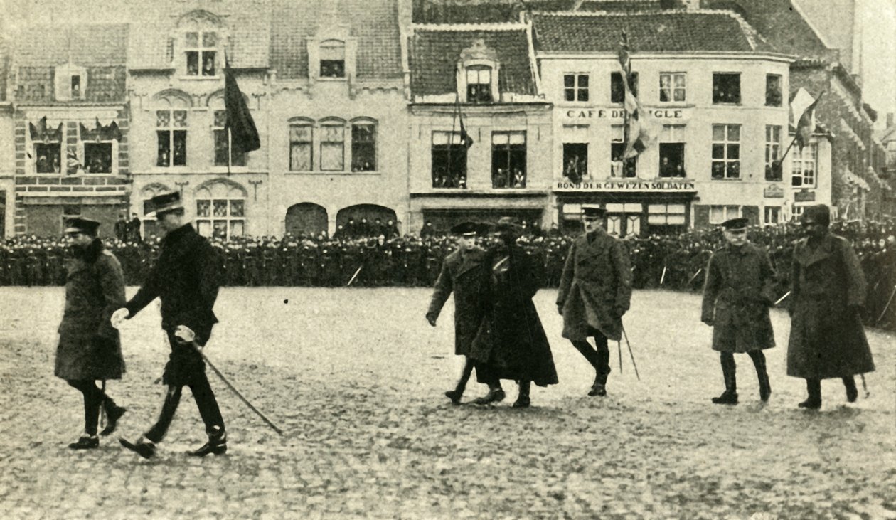 الملك جورج الخامس في فورنيس ، بلجيكا ، الحرب العالمية الأولى ، 4 ديسمبر 1914 ، 1920. بواسطة غير معروف