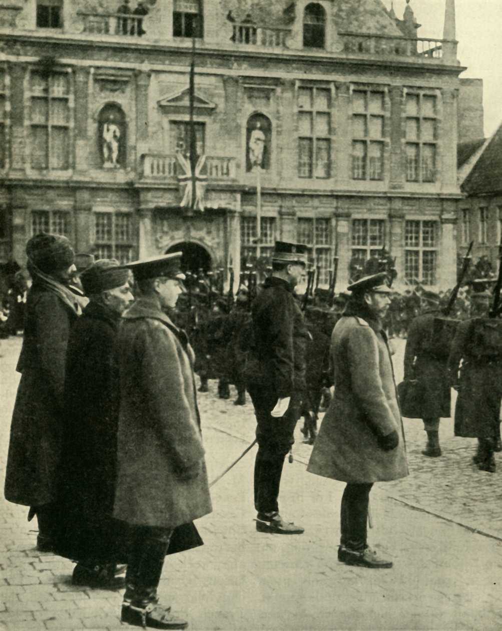 الملك جورج الخامس في فورنيس ، بلجيكا ، الحرب العالمية الأولى ، 4 ديسمبر 1914 ، 1920. بواسطة غير معروف