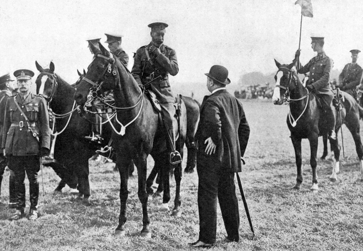 الملك جورج الخامس في تفتيش القوات في ألدرشوت ، الحرب العالمية الأولى ، 1914-1918 ، ج 1920 بواسطة غير معروف