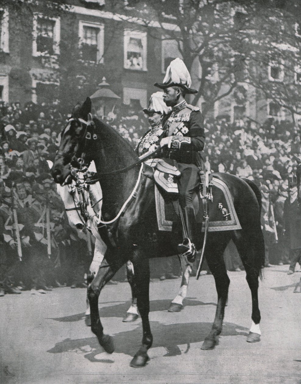 الملك جورج الخامس في جنازة والده الملك إدوارد السابع ، لندن ، 20 مايو 1910. بواسطة غير معروف