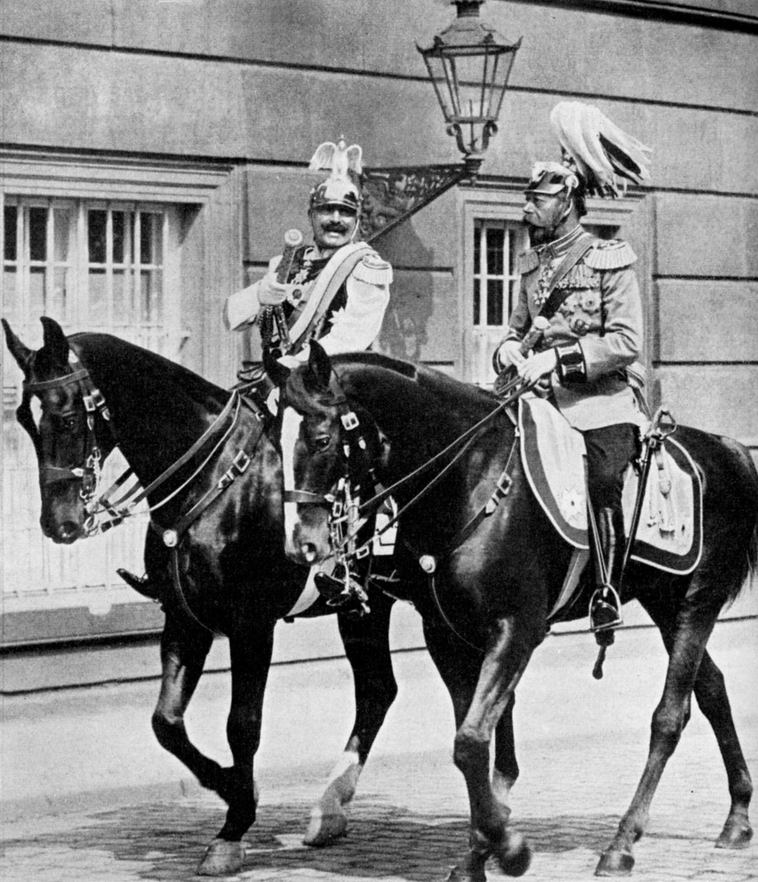 الملك جورج الخامس لبريطانيا العظمى والقيصر فيلهلم الثاني من ألمانيا ، 1913 1951 بواسطة غير معروف