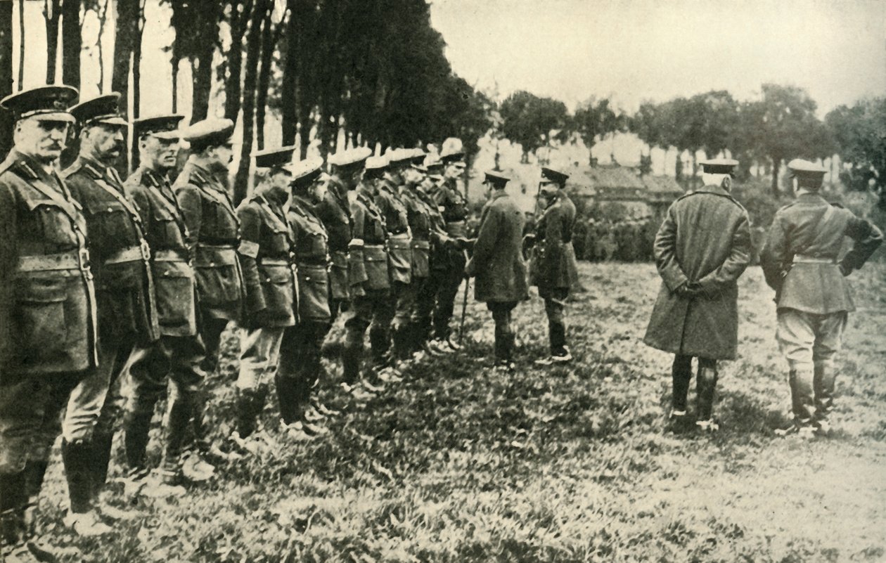 الملك جورج الخامس يزور القوات المتحالفة على خط الجبهة ، الحرب العالمية الأولى ، 1915 ، c1920. بواسطة غير معروف