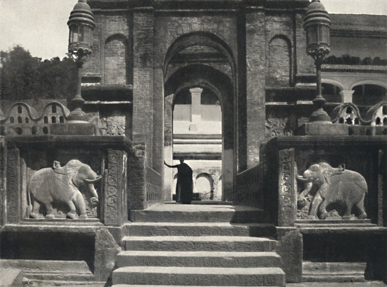 دير في معبد السن المقدس Dalada Maligawa Vihara ، كاندي ، 1926 بواسطة غير معروف