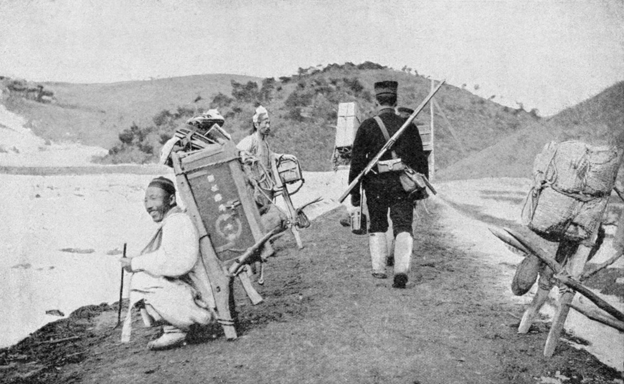 الحمالون الكوريون هم الحمالون للجنود اليابانيين ، الحرب الروسية اليابانية ، 1904-5 بواسطة غير معروف